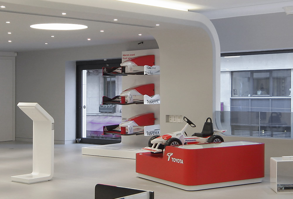 Réalisations SHOWROOM Toyota S.O.E STUC & STAFF Intérieur